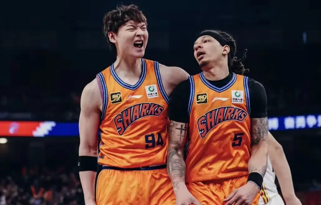 浙江队逆转上海队，王哲林关键制胜