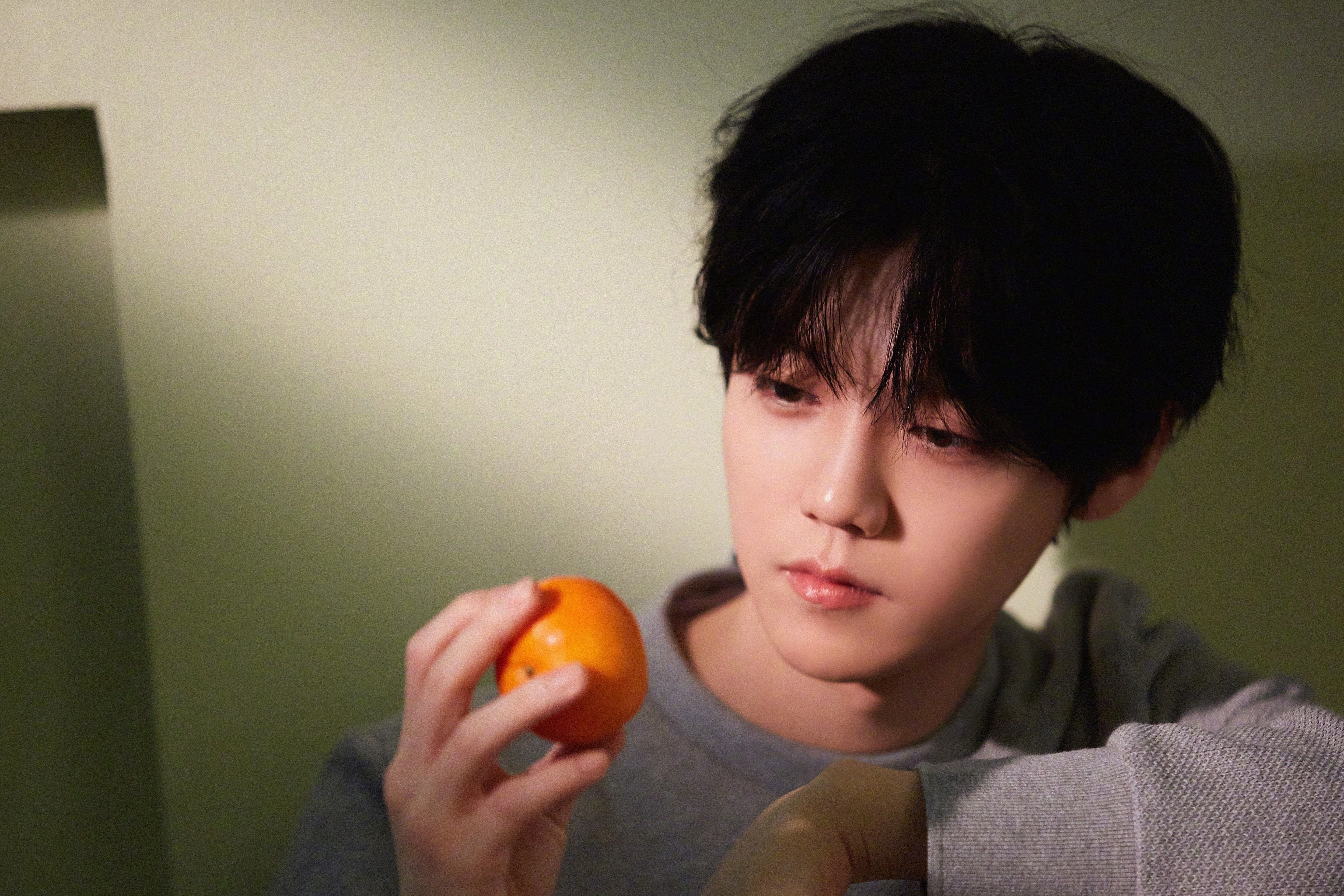 开云体育中国-西决的篮筐在震颤，德甲的绿茵已写就另一种宿命，当拜仁的精密齿轮无情碾过波兰足球的星河